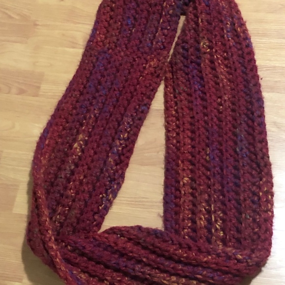 Infinity knitted thick chunky scarf deep wine with yellow and blue flecks - Picture 3 of 3